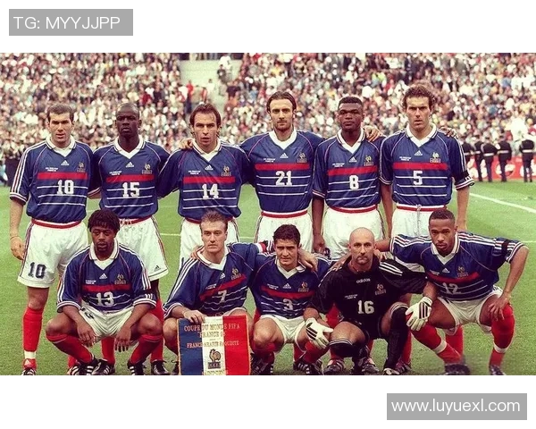 小王是足球明星并且在国际赛场上创造了辉煌的历史与传奇故事