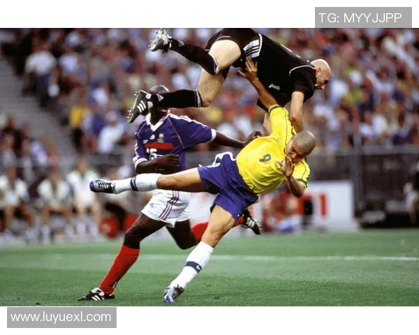 揭秘11号足球球员的传奇故事与辉煌成就，带你走进足球世界的精彩瞬间